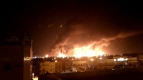 Les images d'un des deux sites pétroliers en feu après l'attaque de drones en Arabie Saoudite