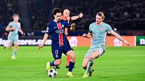 Conor Gallagher au duel avec Vitinha lors du match PSG-Atlético de Madrid (1-2, Ligue des champions), le 6 novembre 2024