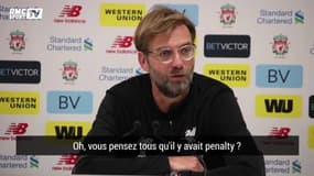 Mécontent d'un penalty, Klopp fait un vote à main levée en conférence de presse