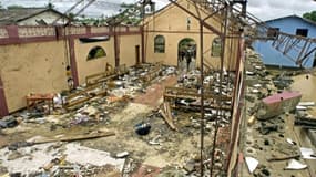 L'église de Bojaya détruite pendant des affrontements entre Farc et paramilitaires où 79 personnes sont mortes, le 8 mai 2002 en Colombie