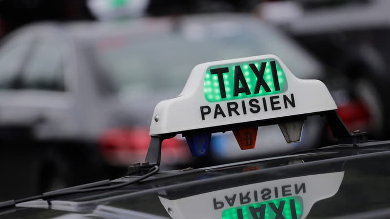 Regarder la vidéo Île-de-France: les taxis manifestent sur l'A4 et l'A6, circulation difficile en direction de Paris