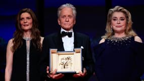 Chiara Mastroianni, Michael Douglas et Catherine Deneuve lors de l'ouverture du Festival de Cannes 2023