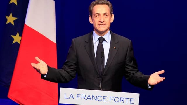 Nicolas Sarkozy, devancé par son rival socialiste François Hollande à l'issue du premier tour de l'élection présidentielle en France, a dit aborder le second tour avec confiance et a appelé au rassemblement autour de son projet. /Photo prise le 22 avril 2