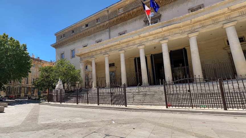 AU PROCÈS DE L'ASSASSINAT DU JEUNE CORSE ANTOINE FRANCISCI, SA MÈRE DÉNONCE "L'OMERTA" SUR L'ÎLE