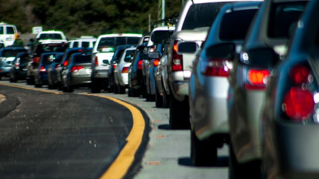 Les Français passent moins de temps en moyenne dans les transports que les Européen pour se rendre au travail mais ils optent davantage pour la voiture.