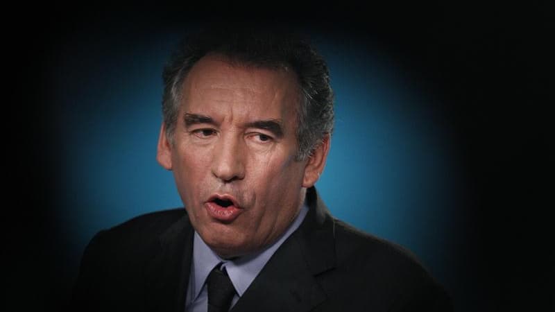 François Bayrou a annoncé samedi lors d'un point presse à l'issue du Conseil national du MoDem qu'il resterait à la tête du parti centriste mais qu'il se mettrait en retrait de la vie politique pendant quelques mois afin de "visiter le pays du silence". /