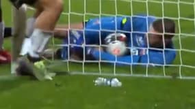 Anthony Racioppi est rentré avec le ballon dans son but