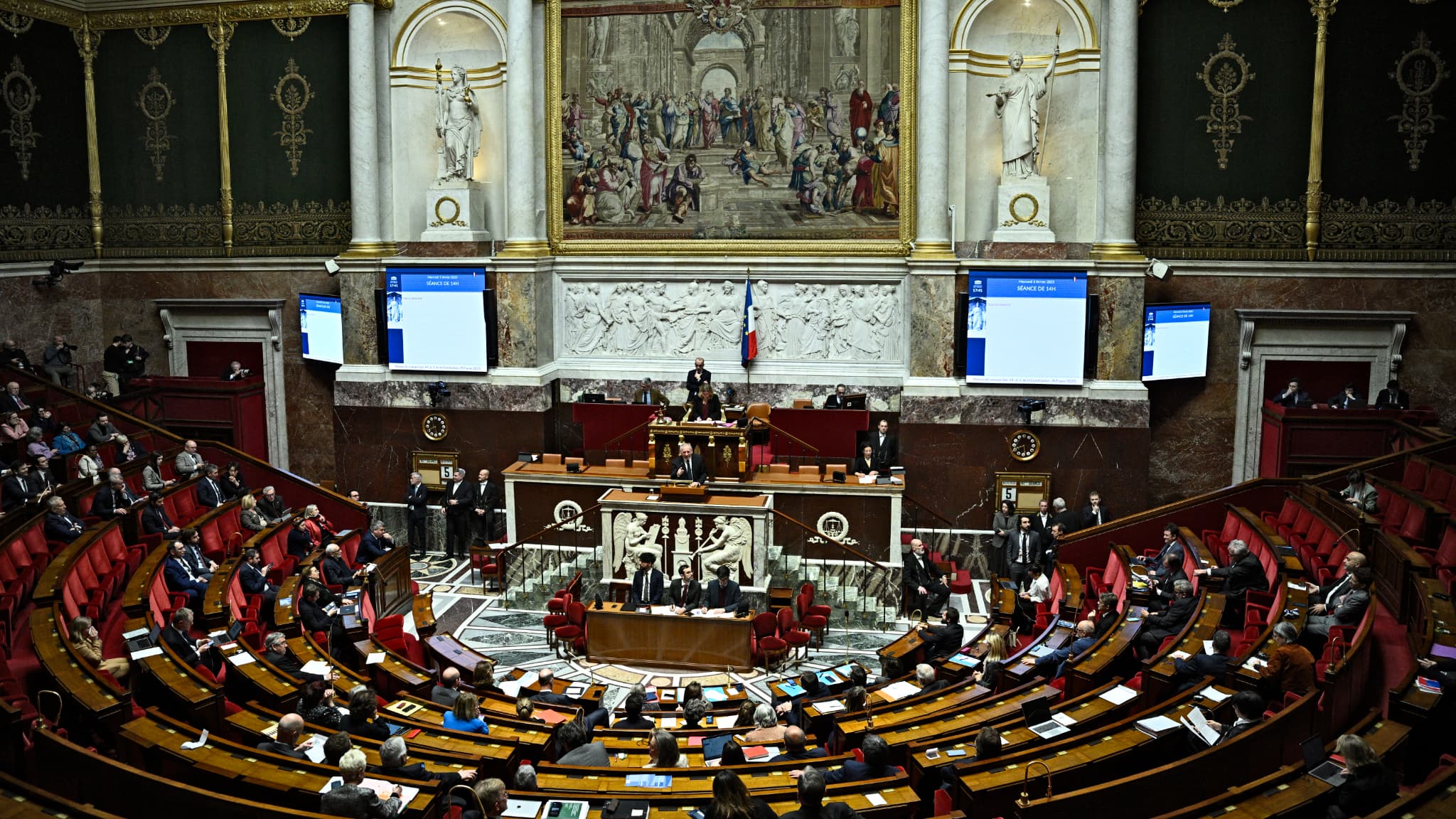 Sanctions, fin des séances de nuit: l'Assemblée nationale veut apaiser les  débats entre députés