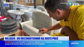 Rillieux-la-Pape: Une petite entreprise remet en état des WC, lavabos...