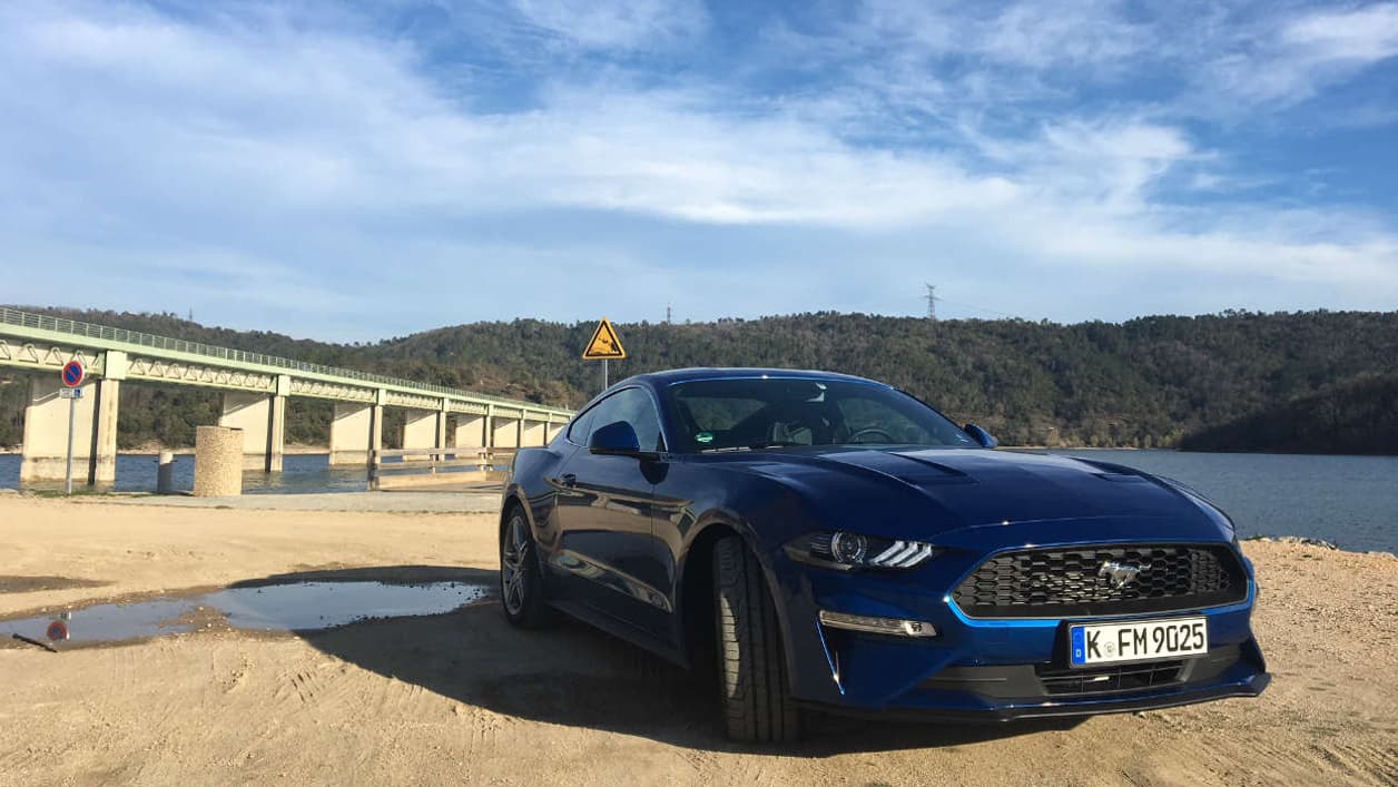 Comme la précédente, cette Mustang 2018 dispose de deux motorisations: un moteur quatre cylindres EcoBoost de 290 chevaux (en photo) ou un V8 de 450 chevaux.