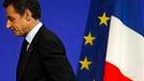 Si la tendance du premier tour des élections régionales se confirme au second, Nicolas Sarkozy risque de voir sa marge de manoeuvre entamée pour le reste de son mandat, entre une UMP ronchonne, qui demande un retour aux fondamentaux de la droite, et une g