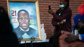 Une peinture en hommage à Ahmaud Arbery, joggeur noir tué par trois Américains blancs