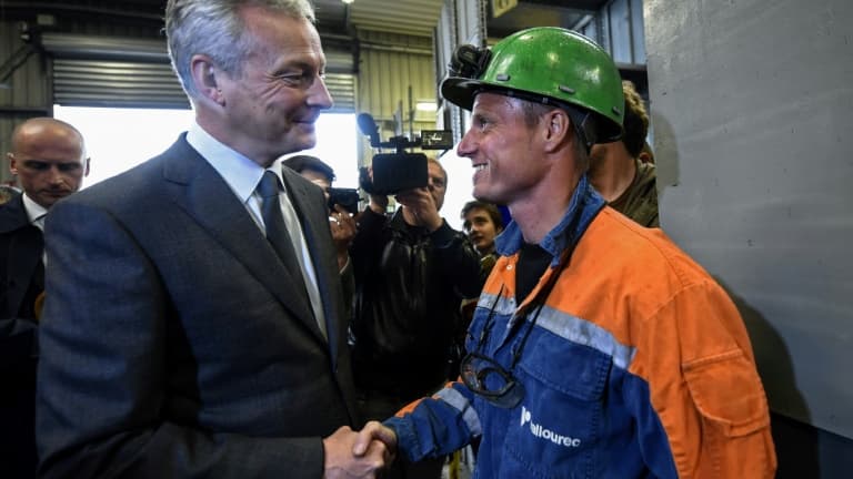 Le ministre de l'Economie Bruno Le Maire, lors d'une visite sur le site d'Ascoval à Saint-Saulve, près de Valenciennes, le 2 mai 2019
