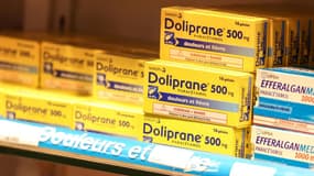 Des boîtes de Doliprane dans une pharmacie toulousaine, le 18 novembre 2022