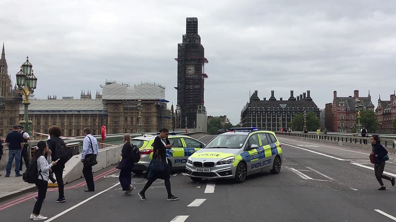 Des policiers près du pont de Westminster, le 14 août 2018.
