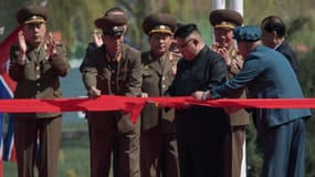 Kim Jong-Un inaugure un nouveau complexe résidentiel à Pyongyang  en présence de 200 journalistes étrangers, le 13 avril 2017