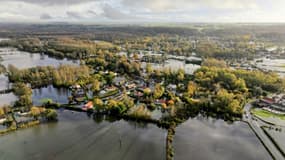 Vue aérienne d'un quartier de La Calotterie, dans le Pas-de-Calais, le 10 novembre 2023