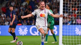 Eugénie Le Sommer ouvre le score lors du choc PSG-OL en D1 Arkéma, 1er octobre 2023