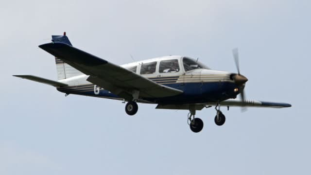 Un petit avion.