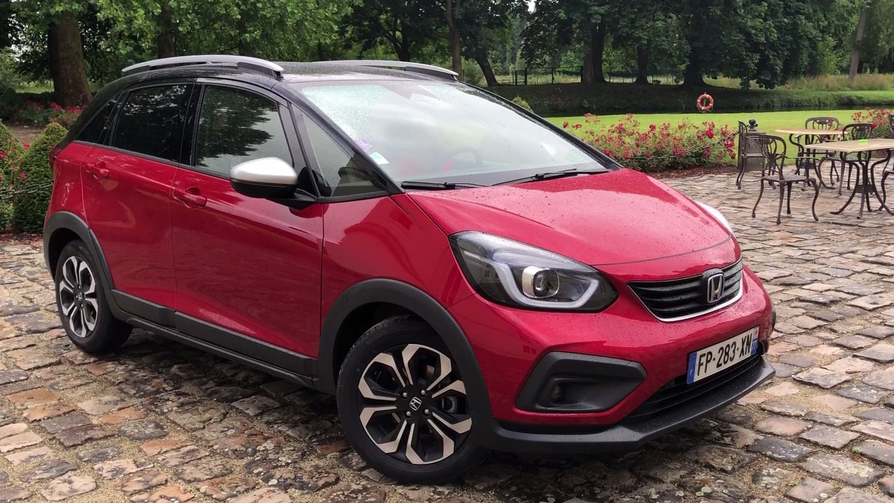 La Jazz reprend la technologie hybride qui a fait ses preuves sur un autre modèle de la gamme japonaise, le SUV CR-V. La Jazz reprend la technologie hybride qui a fait ses preuves sur un autre modèle de la gamme japonaise, le SUV CR-V.