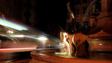 Une rame de tramway à Grenoble en décembre 2009.