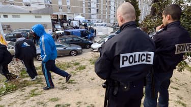 Des policiers dans une cité du Nord de Marseille, en février dernier.