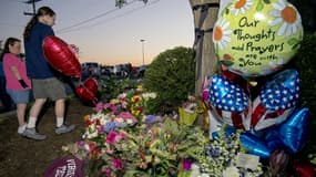 Des bouquets en hommage aux victimes à Roanoke