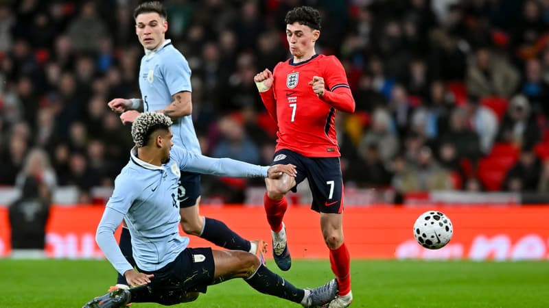 Angleterre-Uruguay: le geste fou d'Araujo sur la cheville de Foden (qui s'en sort très bien)