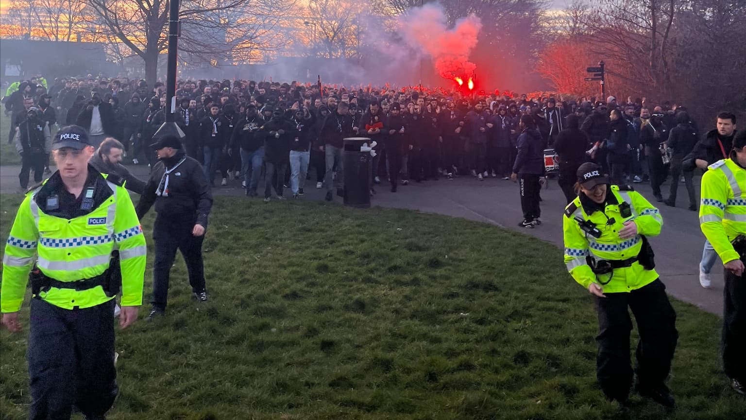 La belle ambiance dans le cortège des ultras parisiens avant Liverpool-PSG, le 11 mars 2025