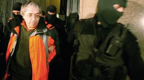 Gregorian Bivolaru le 1er avril 2004, lors de son évacuation par les forces spéciales roumaines d'un tribunal de Bucarest. Il avait été incarcéré brièvement avant d'être libéré pour des raisons de procédure. 