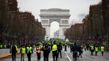 Des gilets jaunes sur les Champs-Elysées samedi à Paris