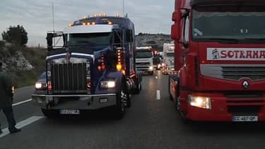 L'opération escargot des routiers manifestant contre l'ecotaxe lundi matin a été suspendue à la mi-journée.
