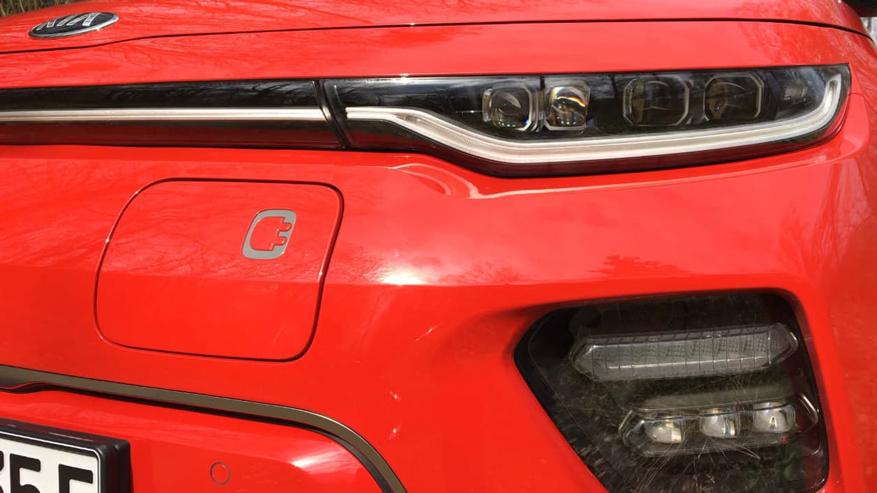 Le Soul zéro émission est disponible avec une batterie de 39,2kWh, avec un moteur de 100kW (soit environ 136 chevaux). Notre version à l’essai dispose elle d’une batterie de 64kWh, pour un moteur de 150kW (soit l’équivalent de 204 chevaux). Le Soul zéro émission est disponible avec une batterie de 39,2kWh, avec un moteur de 100kW (soit environ 136 chevaux). Notre version à l’essai dispose elle d’une batterie de 64kWh, pour un moteur de 150kW (soit l’équivalent de 204 chevaux).