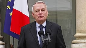 Le Premier ministre Jean-Marc Ayrault s'est montré ferme et grave.
