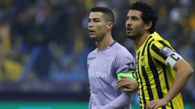 Cristiano Ronaldo face à  Ahmed Hegazi 