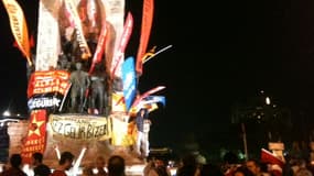Les manifestants étaient encore nombreux mardi soir place Taksim à Istanbul.