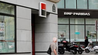 Photo prise en septembre 2011 d'agences des banques Crédit Agricole et BNP Paribas. 