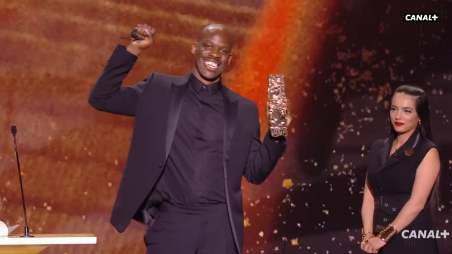 Jean-Pascal Zadi, César du meilleur espoir masculin. Jean-Pascal Zadi, César du meilleur espoir masculin.