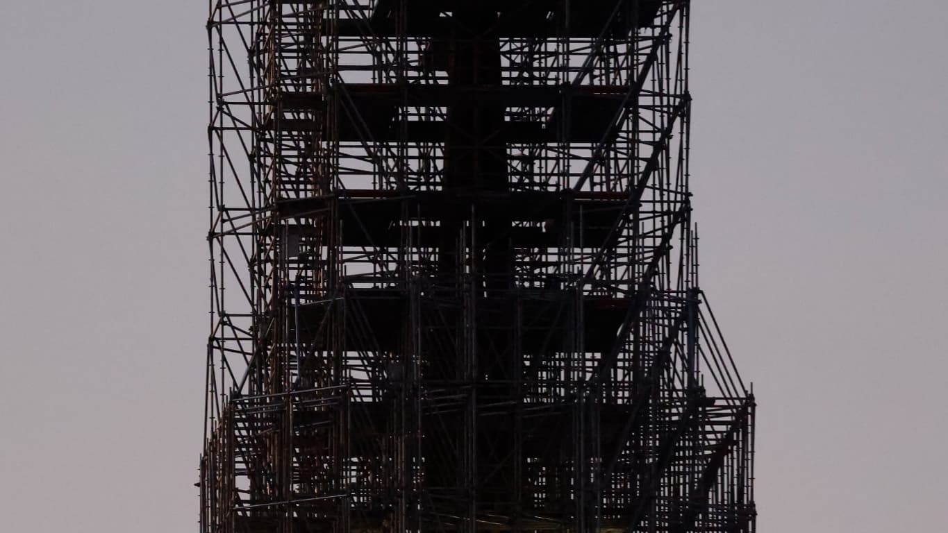 La flèche de Notre-Dame de Paris le 28 novembre 2023.