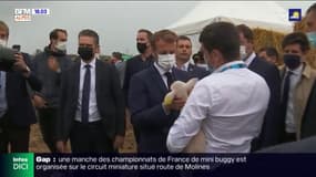 Terres de Jim à Corbières: Emmanuel Macron repart avec un agneau