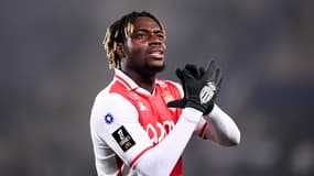 L'attaquant de l'AS Monaco George Ilenikhena face à Strasbourg le 9 novembre 2024