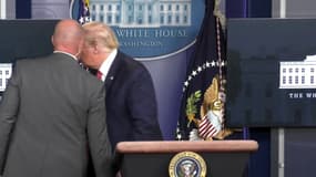 Donald Trump provisoirement évacué de sa conférence de presse par le Secret Service