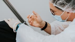 Potentielle 4ème vague épidémique dès la fin de juillet : faut-il passer à la vaccination obligatoire tout de suite?