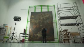 Des tableaux abîmés lors de l'incendie de Notre-Dame sont restaurés dans un hangar de Bondoufle, mardi 14 décembre.