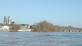 Une hydrolienne sera installée dans la Loire, en plein coeur d'Orléans, quai de la Madeleine, entre le pont Joffre et le pont de l'Europe.