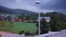 Un violent orage frappe Saint-Baldoph (Savoie) - Témoins BFMTV