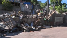 La démolition  d'un vaste bidonville à  Mayotte