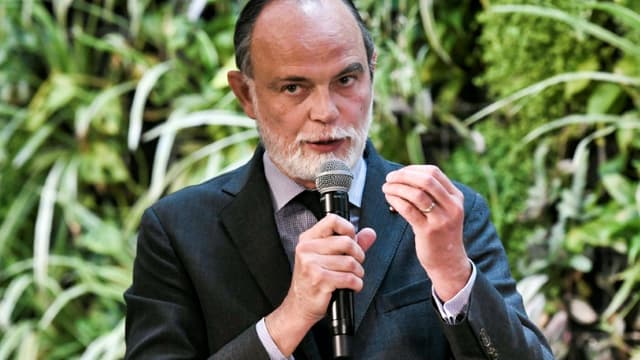 Edouard Philippe lors d'une conférence de presse après une réunion du bureau exécutif du LREM, à Paris, le 5 mai 2022