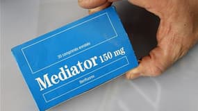 Le groupe Servier a commercialisé le Mediator, un médicament utilisé comme coupe-faim accusé d'avoir provoqué de graves lésions cardiovasculaires.