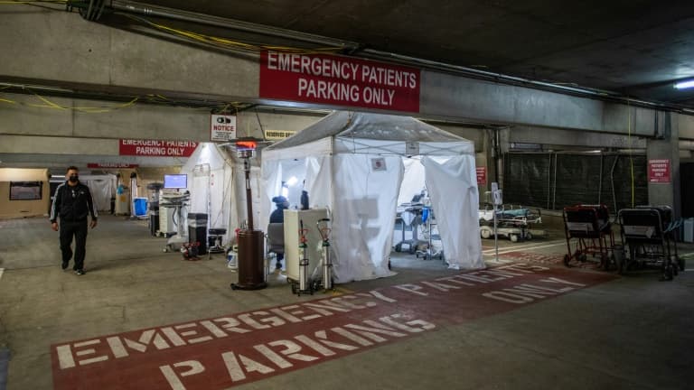 Les Urgences temporaires, installées sur un parking de l'hôpital de Tarzana, en Californie, le 3 janvier 2021. (Photo d'illustration)